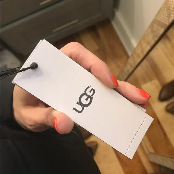 UGG SHORT PUFF COAT BRAND NEW - Picture 5 of 6